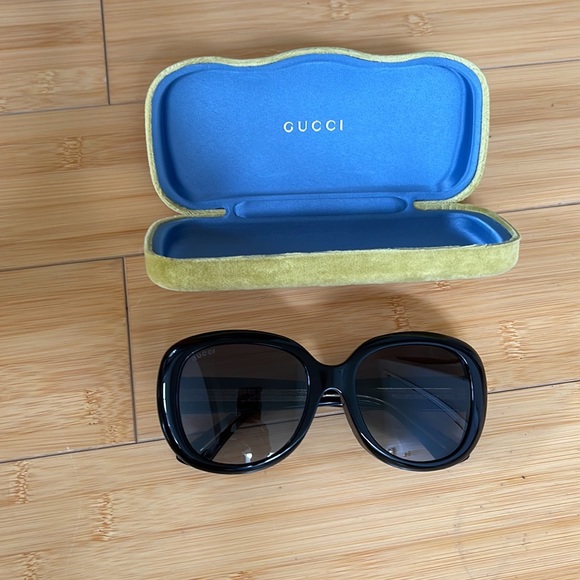 Women Authentic Black Gucci Sunglasses Excellent Condition Hardly Worn - Picture 1 of 11